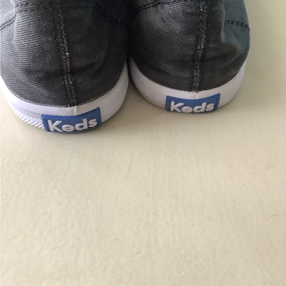 Great pair of nearly new slip on Keds! Washed black, size 7. - Picture 4 of 7